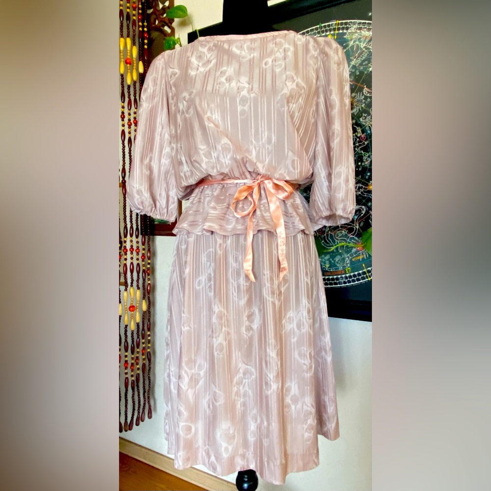 VTG JEN-JEN Poly Dress with Ribbon Belt tie! S/M. Champagne Color. 3/4 Sleeve.